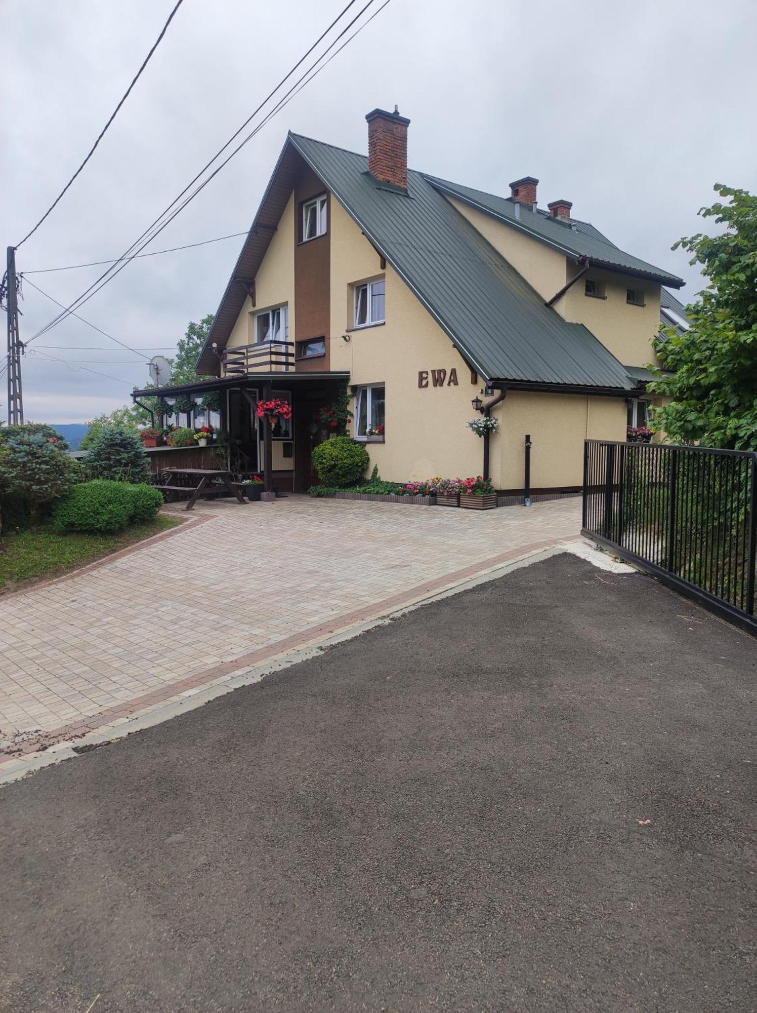 Dom Goscinny Ewa - Noclegi W Polanczyku Exterior photo